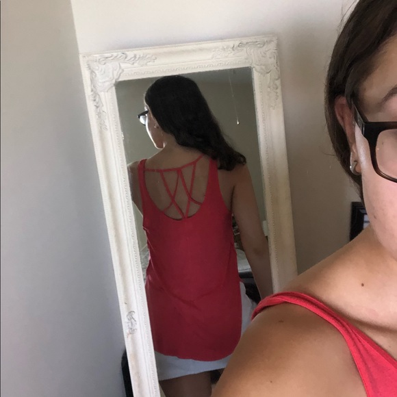 HOLLISTER red tank top - Picture 2 of 2
